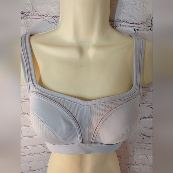 Chantelle High Impact Grey Convertible Bra 32D - Picture 5 of 12